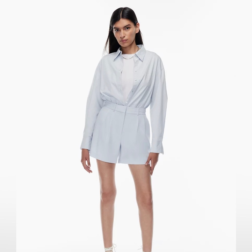 Aritzia Babaton Pleated 5” Shorts High Waisted Cement Blue Size 00 NEW